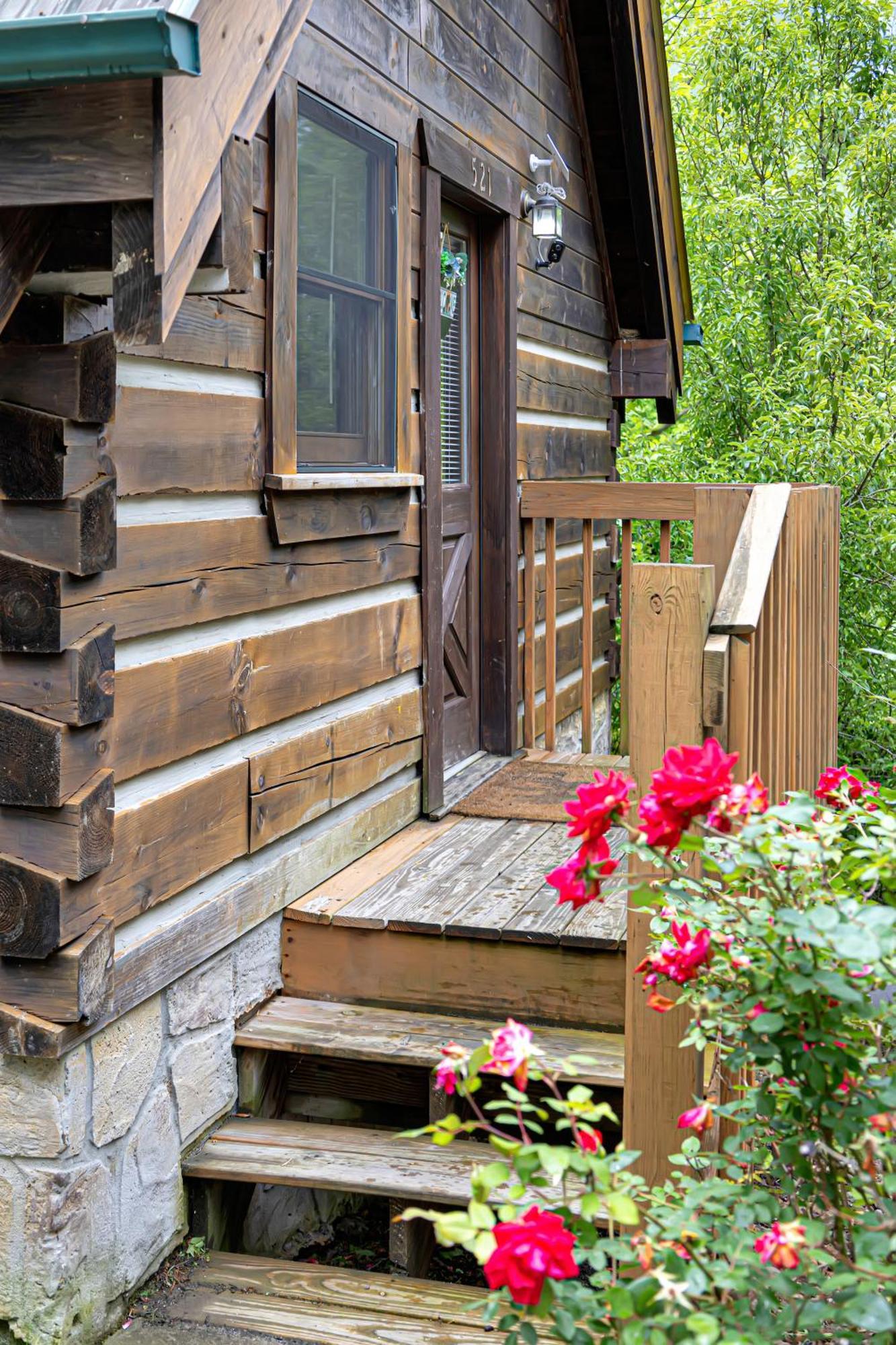 Cozy Cabin! Hot Tub, King Bed, Fireplace, & Pool Gatlinburg Exterior foto