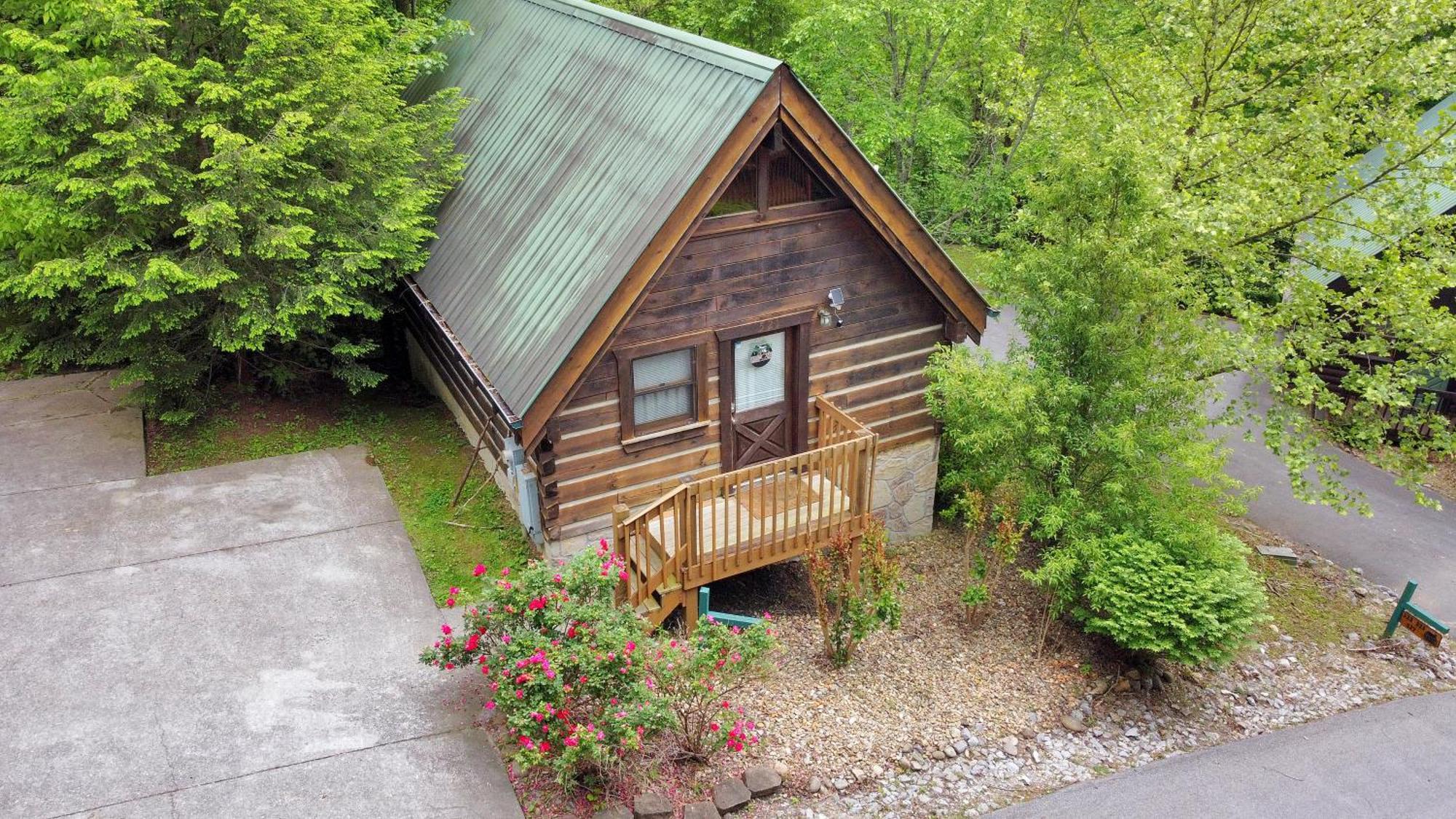 Cozy Cabin! Hot Tub, King Bed, Fireplace, & Pool Gatlinburg Exterior foto