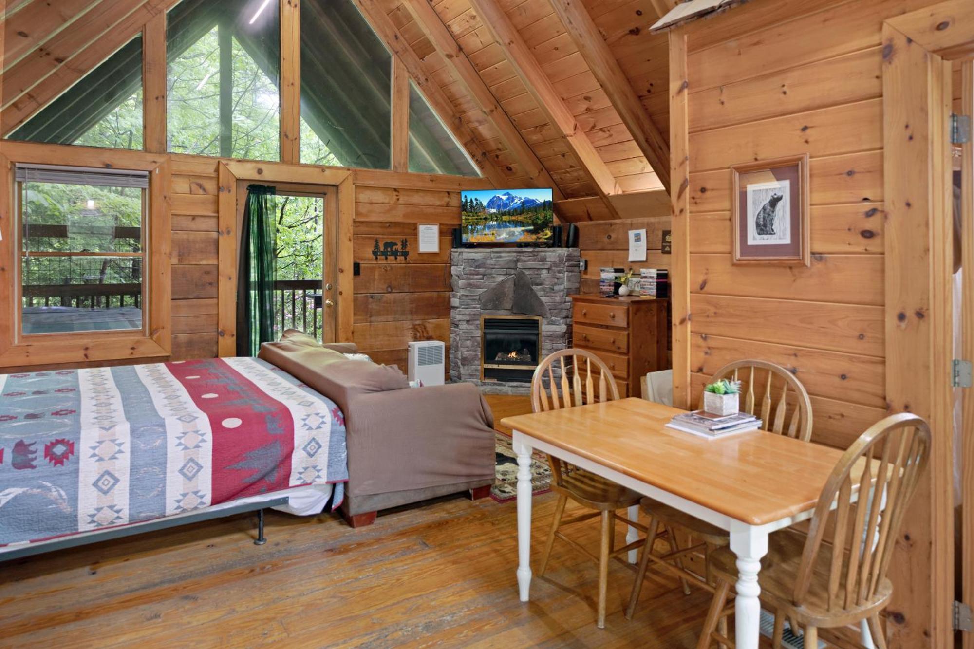 Cozy Cabin! Hot Tub, King Bed, Fireplace, & Pool Gatlinburg Exterior foto